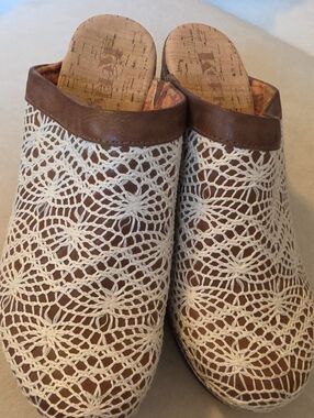 KORKS-EASE Sz 9  Brown Leather W/ White Crochet Slip-On Mules EUC